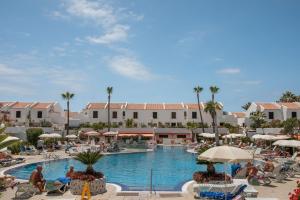 a view of a pool at a resort at La Casita de Arise in Playa de las Americas