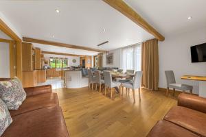 Posezení v ubytování Lambhowe Lodge, Lake District Luxury Hideaway