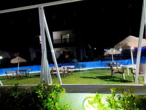 Bazén v ubytování Pallax hotel nebo v jeho okolí + 6 fotografií
