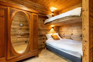 Ένα ή περισσότερα κρεβάτια σε δωμάτιο στο Le Chalet Écureuil et Marmotte