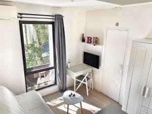 Μια τηλεόραση ή/και κέντρο ψυχαγωγίας στο La Treille By La Familia