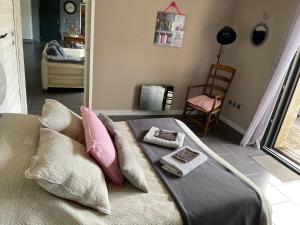 Una cama o camas en una habitación de Gite Sud Deux Sevres