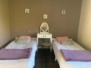 Una cama o camas en una habitación de Gite Sud Deux Sevres