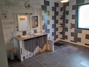 Una cocina o kitchenette en Gite Sud Deux Sevres