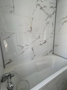 Koupelna v ubytování Cosy 50 M2 avec parking privé et vue mer LE PORTEL