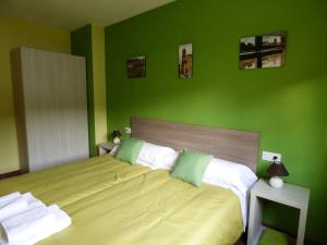 a green bedroom with a large bed with green walls at Casa Atheba in La Iglesuela del Cid