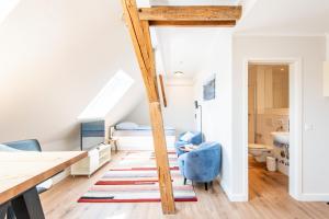 a room with a bed and a desk and a chair at Steger-Hüs Wohnung 41 in Rantum