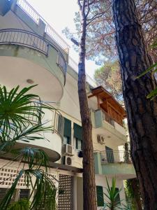 Το κτήριο όπου στεγάζεται  το διαμέρισμα