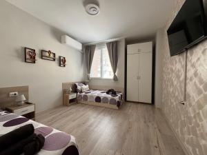 Katil atau katil-katil dalam bilik di Апартамент за гости Кари