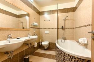 Kúpeľňa v ubytovaní Hotel Zlatá Včela + 16 fotografií
