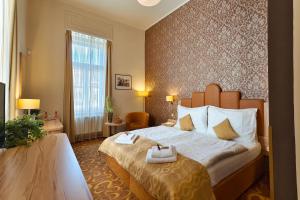 Posteľ alebo postele v izbe v ubytovaní Hotel Zlatá Včela