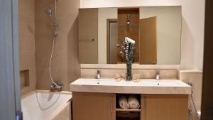 Bagno di The Address Fountain Views Residence High Floor with Burj Khalifa view and access to Dubai mall
