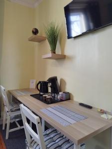 a table with a coffee maker on top of it at Chambres 1 a 4 personnes CAPRICES ENSOLEILLES 300 m plage avec vue 2 chambres in Mers-les-Bains