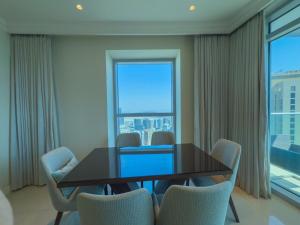 Area soggiorno di The Address Fountain Views Residence High Floor with Burj Khalifa view and access to Dubai mall