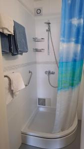 Et badeværelse på Studio apartmani Lea i Lovro