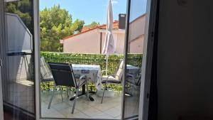 En balkon eller terrasse på Studio apartmani Lea i Lovro