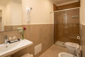 Koupelna v ubytování Navona Essence Hotel