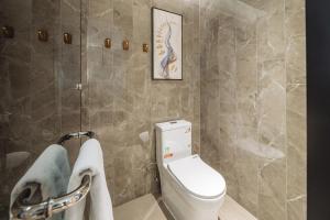 Uma casa de banho em Parker Hotel Huangshan Tunxi Old Street Branch