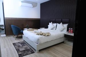 Hotel Hardik Palacio客房内的一张或多张床位