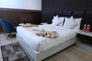 Hotel Hardik Palacio客房内的一张或多张床位