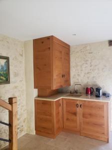 Η κουζίνα ή μικρή κουζίνα στο Charmante maisonnette en ARDECHE