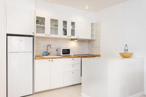 Kuchyň nebo kuchyňský kout v ubytování Eden Rentals Casa Salitre Neptuno Playa la Arena