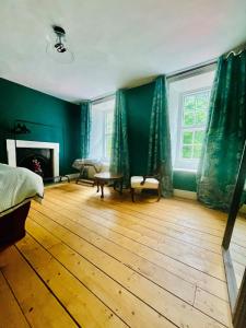 Postel nebo postele na pokoji v ubytování Historic Rothbury Gem- West End House + 24 fotografií