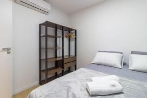 a bedroom with a bed and a book shelf at Apto a 4min da Vila Germânica KW1383 in Blumenau