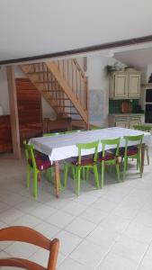 Η κουζίνα ή μικρή κουζίνα στο Gîte campagnard 11 personnes