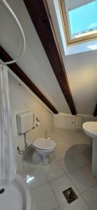 Phòng tắm tại Old Town Port Apartments