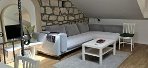 Giường trong phòng chung tại Old Town Port Apartments