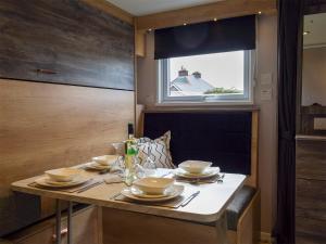 Imagine din galeria proprietății Lake Vyrnwy Luxury Glamping Pod 2 în Llanwddyn +9 fotografii