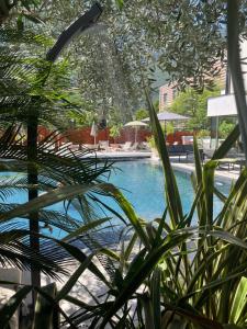 Bazén v ubytování Hotel Virgilio nebo v jeho okolí