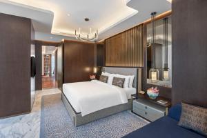 Postel nebo postele na pokoji v ubytování Mandarin Oriental Downtown, Dubai