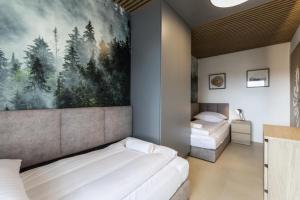 Giường trong phòng chung tại Czorsztyn Lux Apartments- Apartament z prywatną sauną 271