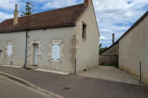 an old building with white windows and a brown roof at Gîte Ocrinien Étape vélo face à Gien in Saint-Martin-sur-Ocre