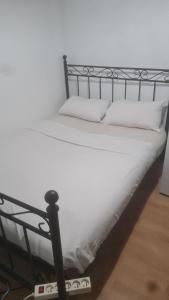 a black bed with white sheets and pillows at QuickHosting Bordeaux Centre in Bordeaux