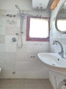 a bathroom with a shower and a sink at Appartamento Morelli Beach - La Baracchina sul Mare in Follonica