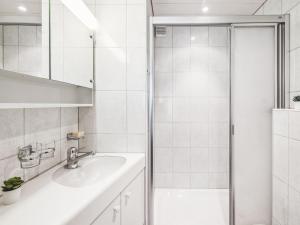 Koupelna v ubytování Apartment Promenade - Utoring-66 by Interhome