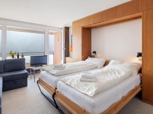 Giường trong phòng chung tại Apartment Promenade - Utoring-56 by Interhome