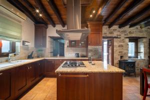 Gallery image of Casa Piedra, Hidden Gem, 2 BR House, BBQ, Patio in Monagroulli in Monagrulli
