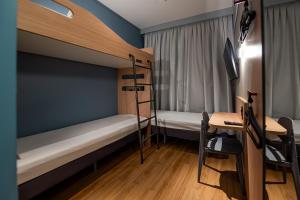 Ibis Budget Guarulhos Aeroporto客房内的一张或多张床位