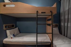 Ibis Budget Guarulhos Aeroporto客房内的一张或多张床位