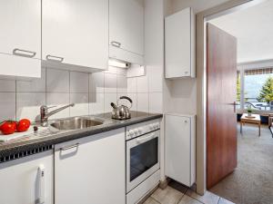 Η κουζίνα ή μικρή κουζίνα στο Apartment Promenade - Utoring-28 by Interhome