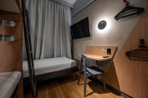 Ibis Budget Guarulhos Aeroporto客房内的一张或多张床位