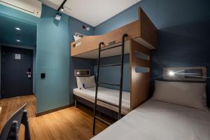 Ibis Budget Guarulhos Aeroporto客房内的一张或多张床位