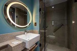 Ibis Budget Guarulhos Aeroporto的一间浴室