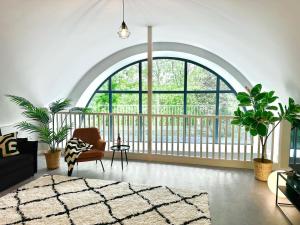 Χώρος καθιστικού στο Stunning 2BR Duplex Near Centre