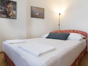 Posteľ alebo postele v izbe v ubytovaní Apartment Anđa-4 by Interhome