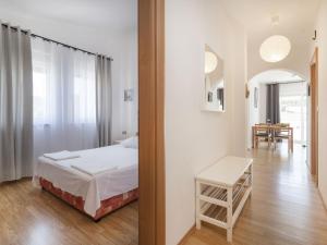 Posteľ alebo postele v izbe v ubytovaní Apartment Anđa-4 by Interhome